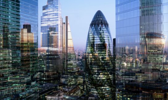 Mehrschichtiges Stadtbild der Londoner Skyline